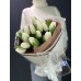 15 белых тюльпанов с оформлением